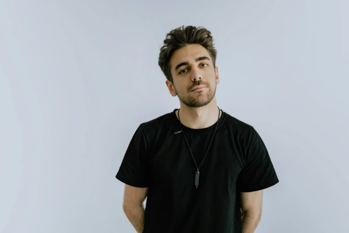 man wearing black t-shirt