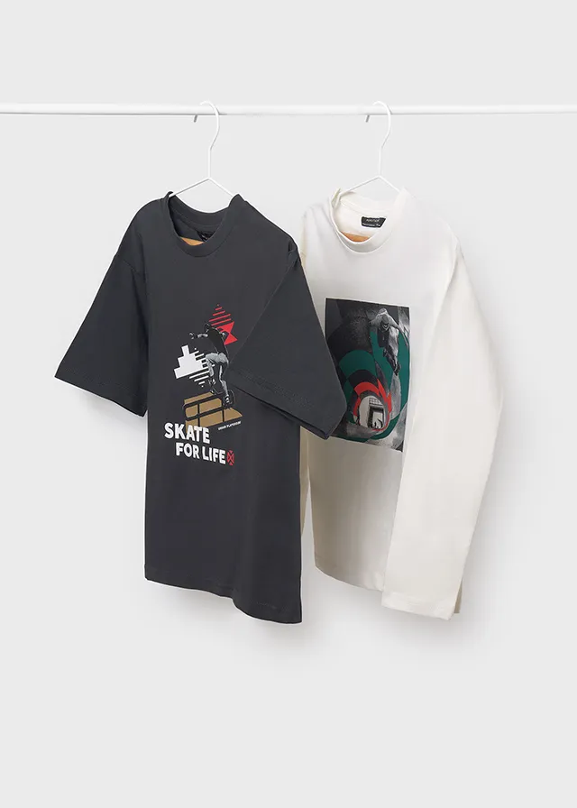 [7083] Camiseta Negro/ Crudo Skate (10)