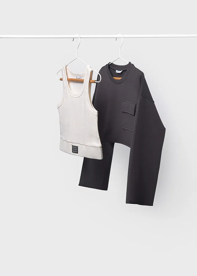 Set Crop Top Beige y Saco Negro